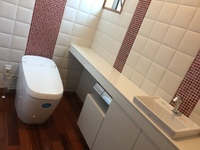 一階のトイレです。
すっきりした作りとタイルが素敵ですね。