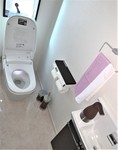 トイレはLIXILのリフォレ
広々とした空間で落ち着けます。