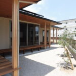 嘉穂郡桂川町：和風住宅、ウッドデッキが囲む家、平屋住宅、ガレージと掘りごたつのある家